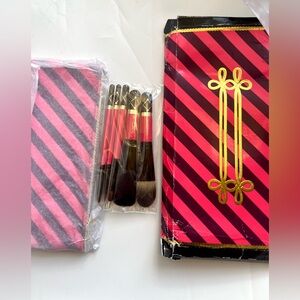 MAC Nutcracker Sweet Basic Brush Kit - 190SE, 129SE, 213SE, 209SE, 316SE (badbox